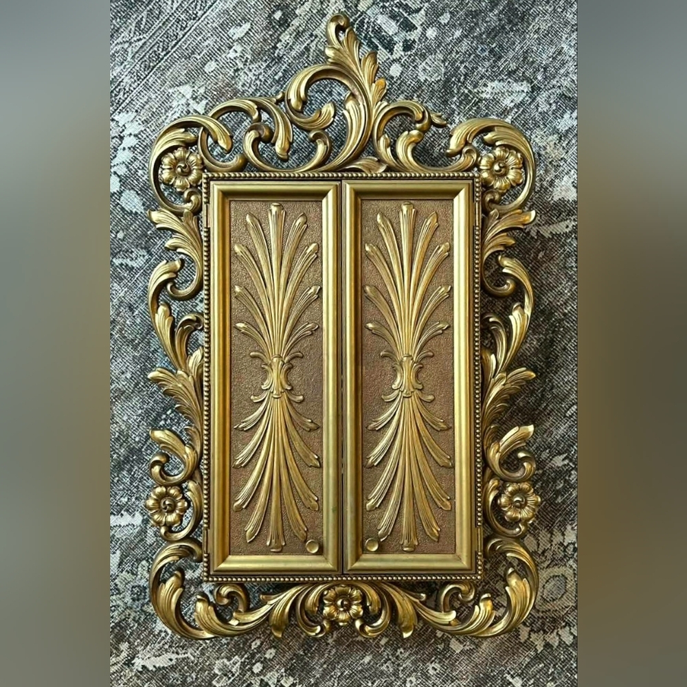 VINTAGE Sarah Coventry Wall Mounted Jewelry Box (1973)
